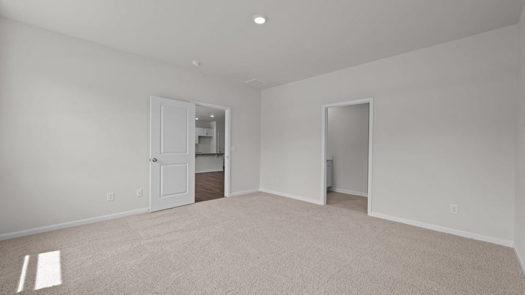 Spacious, unfurnished interior of a new home in Cambridge Park, Mebane (Image 17).