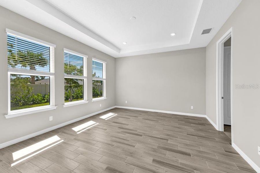 Spacious, unfurnished interior of a new home in Tiburon, Nokomis (Image 28).