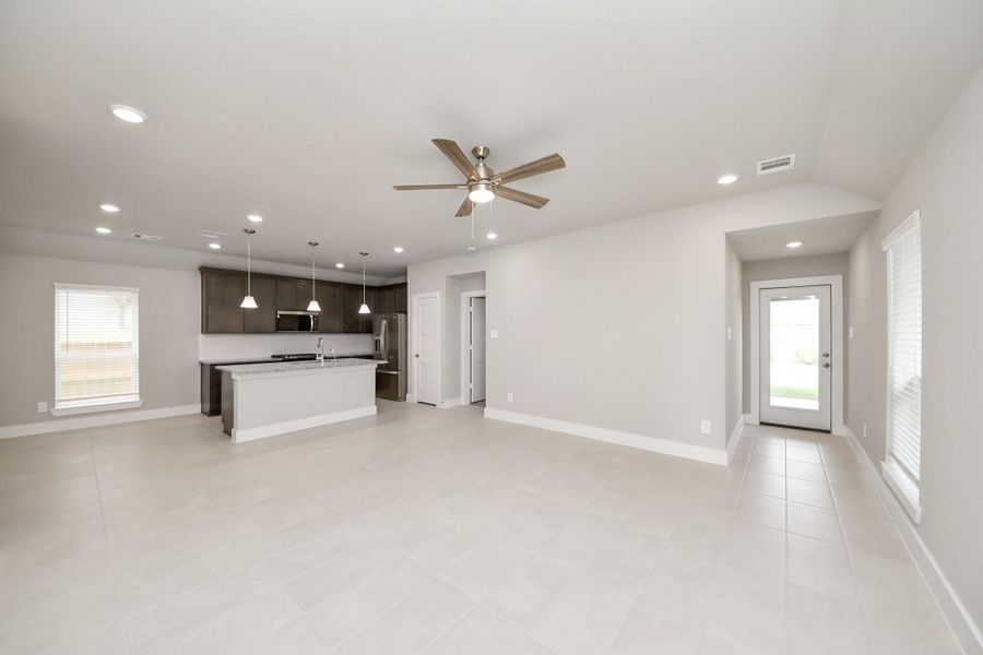 Spacious, unfurnished interior of a new home in , Tomball (Image 22).