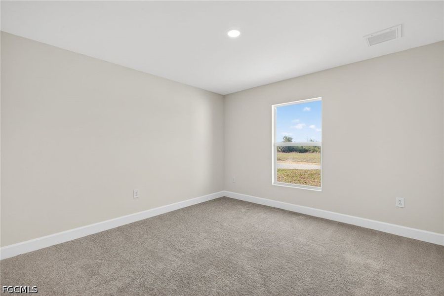 Spacious, unfurnished interior of a new home in Cape Coral, Cape Coral (Image 14).