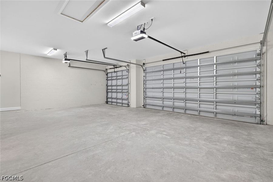 Spacious, unfurnished interior of a new home in Cape Coral, Cape Coral (Image 30).