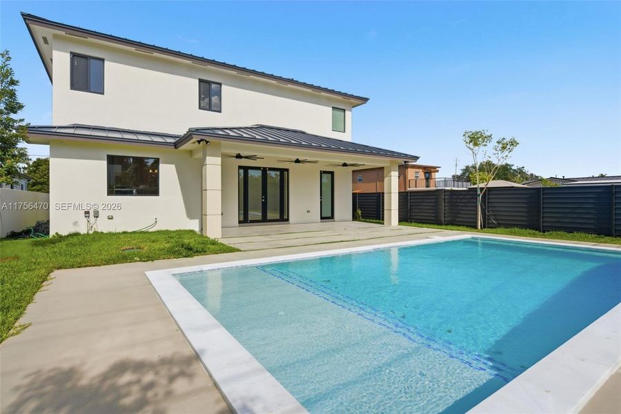 Exterior details and patio area of a home in , Miami (Image 28).