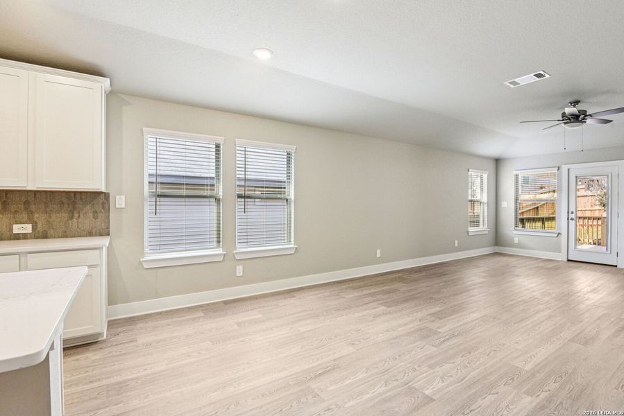 Spacious, unfurnished interior of a new home in Lark Canyon, New Braunfels (Image 39).