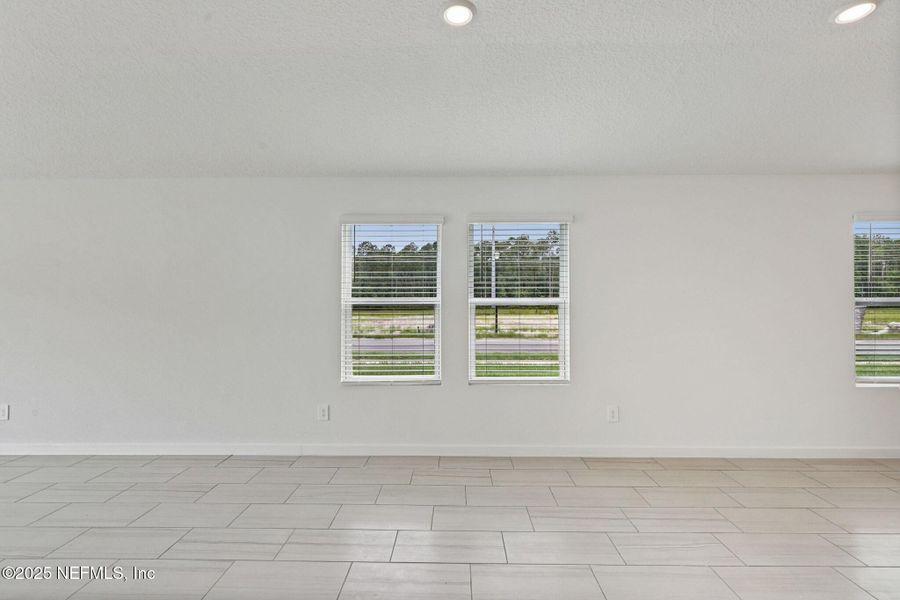 Spacious, unfurnished interior of a new home in , Jacksonville (Image 10).