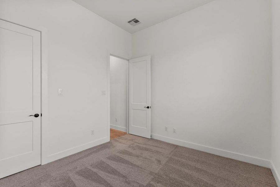 Spacious, unfurnished interior of a new home in Blue Heron, Mont Belvieu (Image 16).