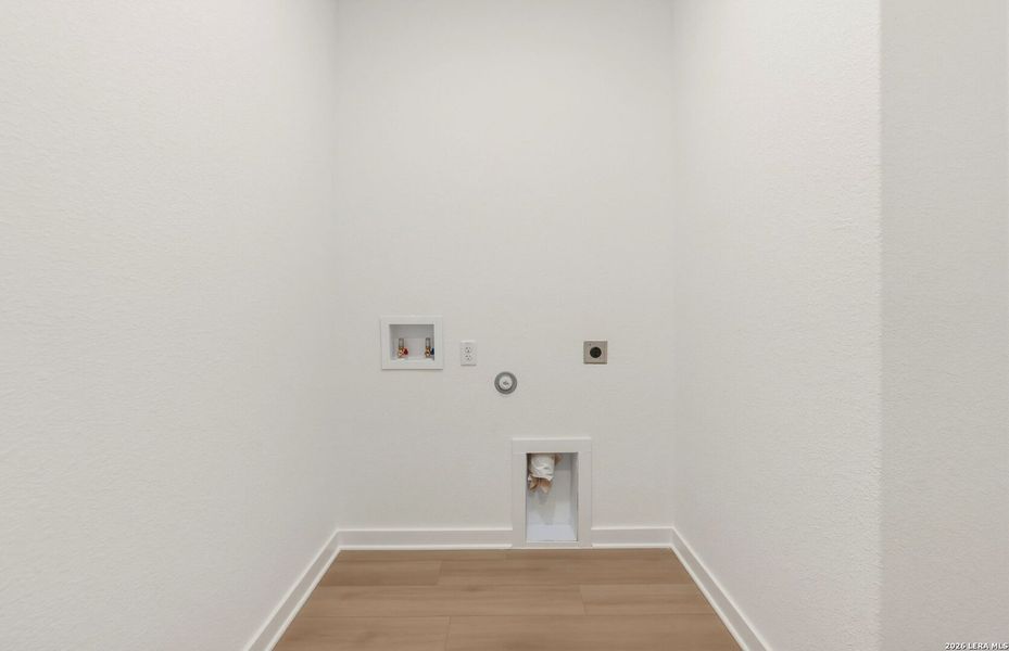 Spacious, unfurnished interior of a new home in , New Braunfels (Image 37).