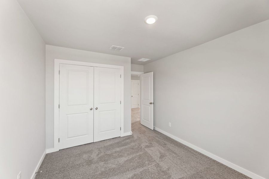 Spacious, unfurnished interior of a new home in Highland Ridge, New Braunfels (Image 29).