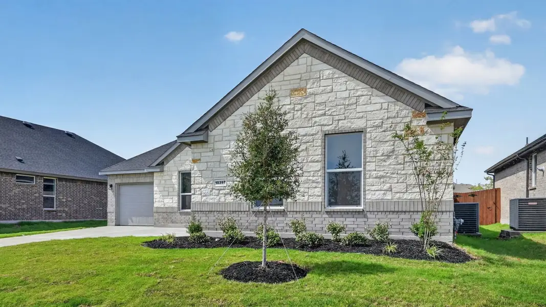 Front exterior of a new home in Lakeview Pointe, Grand Prairie, TX, highlighting curb appeal (Image 16).