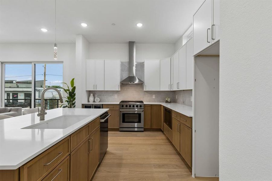Furnished interior view inside a new home in , Dallas (Image 16).