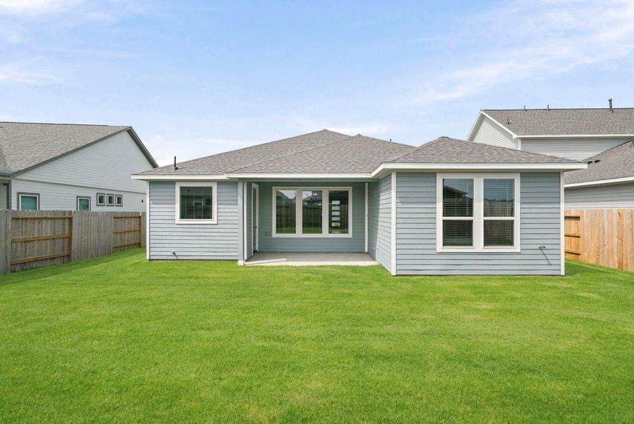 Exterior details and patio area of a home in Fulshear Lakes, Fulshear (Image 3).