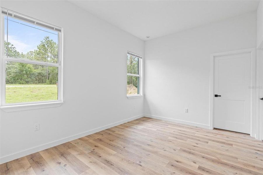 Spacious, unfurnished interior of a new home in , Citrus Springs (Image 28).