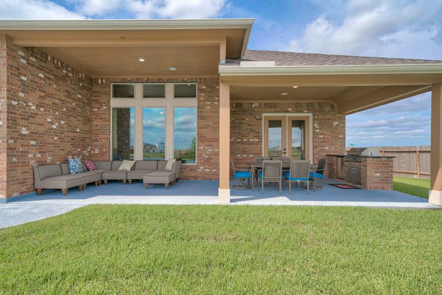 Representative exterior details of a home built from the Fredericksburg by Beazer Homes in ARTAVIA, Conroe (Image 3).