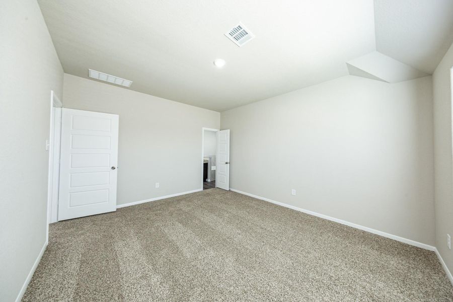 Spacious, unfurnished interior of a new home in Mackenzie Creek, Conroe (Image 10). Spacious, unfurnished interior of a new home in Mackenzie Creek, Conroe (Image 10).