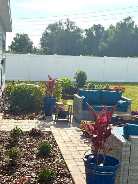 Exterior details and patio area of a home in , Ocala (Image 43).