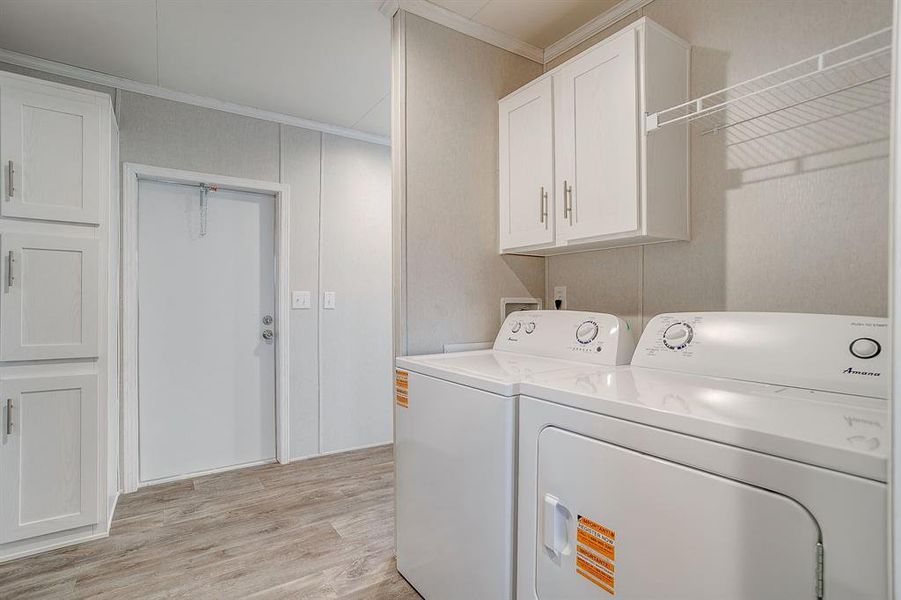 Furnished interior view inside a new home in , Alvarado (Image 7).