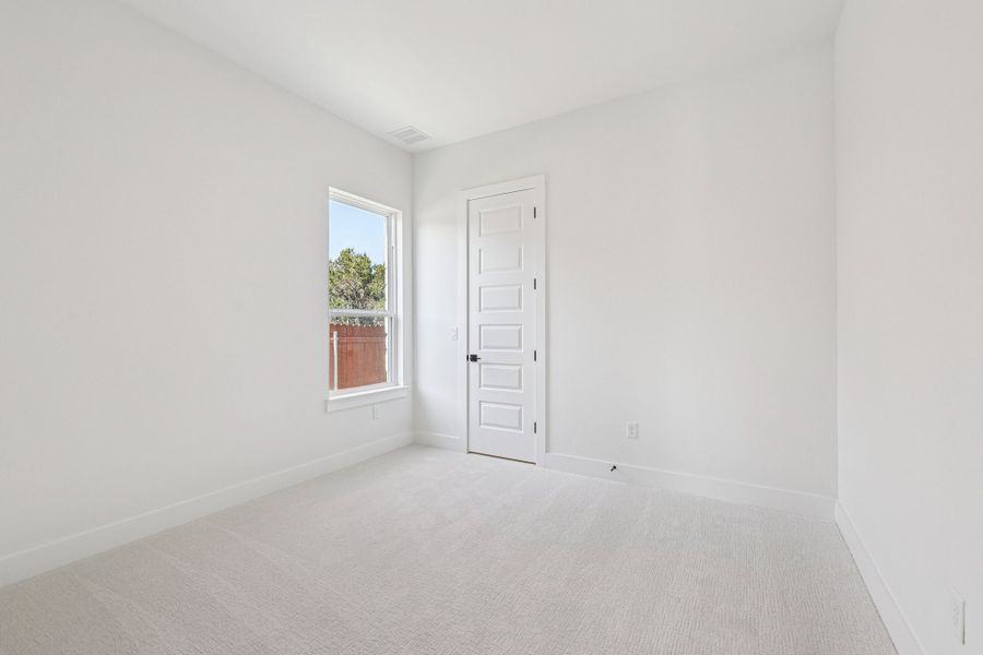 19 web or mls Robin Trail S1302 019