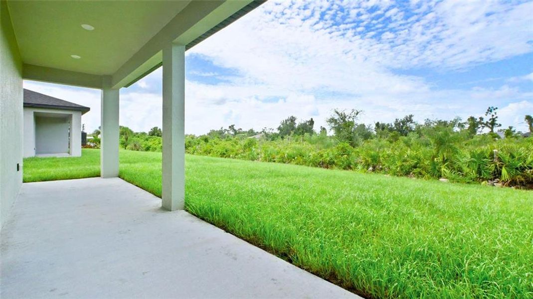 Spacious, unfurnished interior of a new home in , Port Charlotte (Image 14).