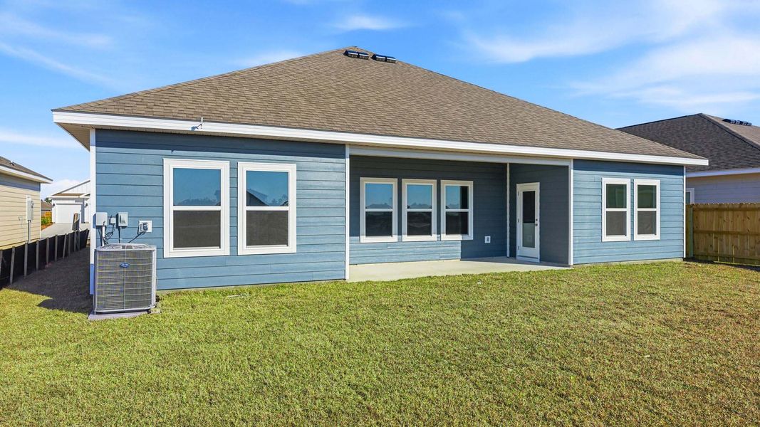 Exterior details and patio area of a home in Hodges Bayou Plantation, Panama City (Image 4).