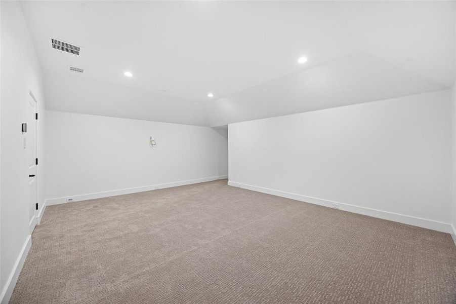 Spacious, unfurnished interior of a new home in , Dallas (Image 22).