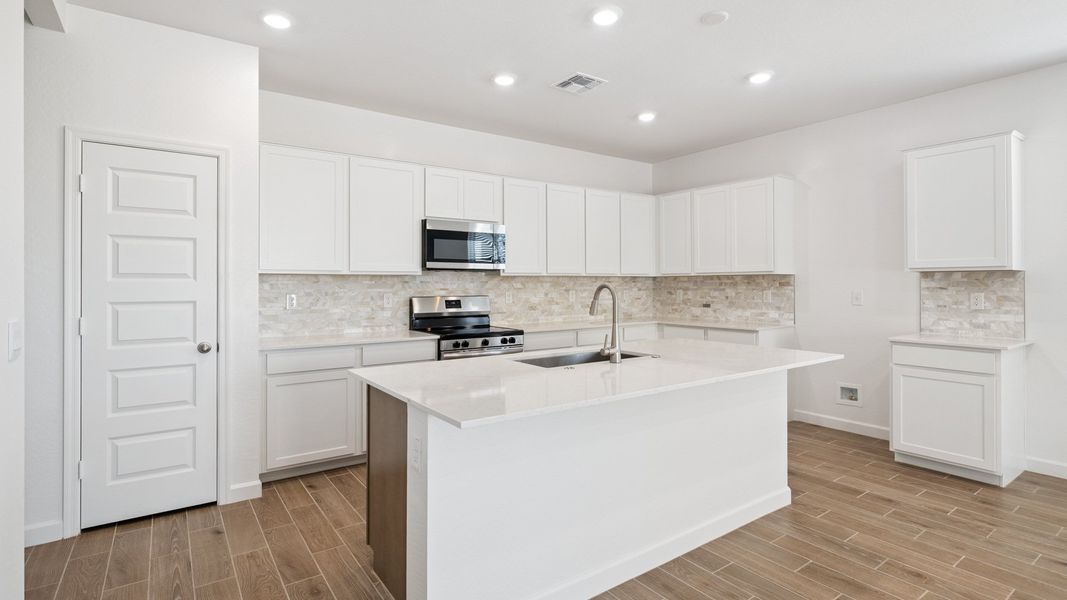 Furnished interior view inside a new home in Apache Farms, Buckeye (Image 6).
