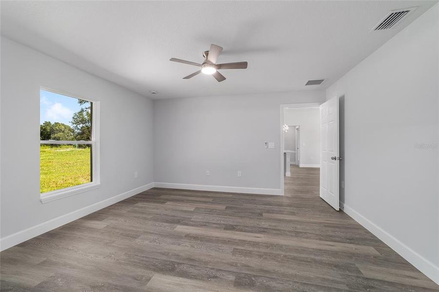 Spacious, unfurnished interior of a new home in , Dunnellon (Image 26).