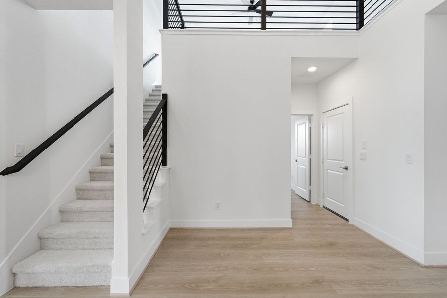 Spacious, unfurnished interior of a new home in Santa Rita Ranch, Liberty Hill (Image 25).
