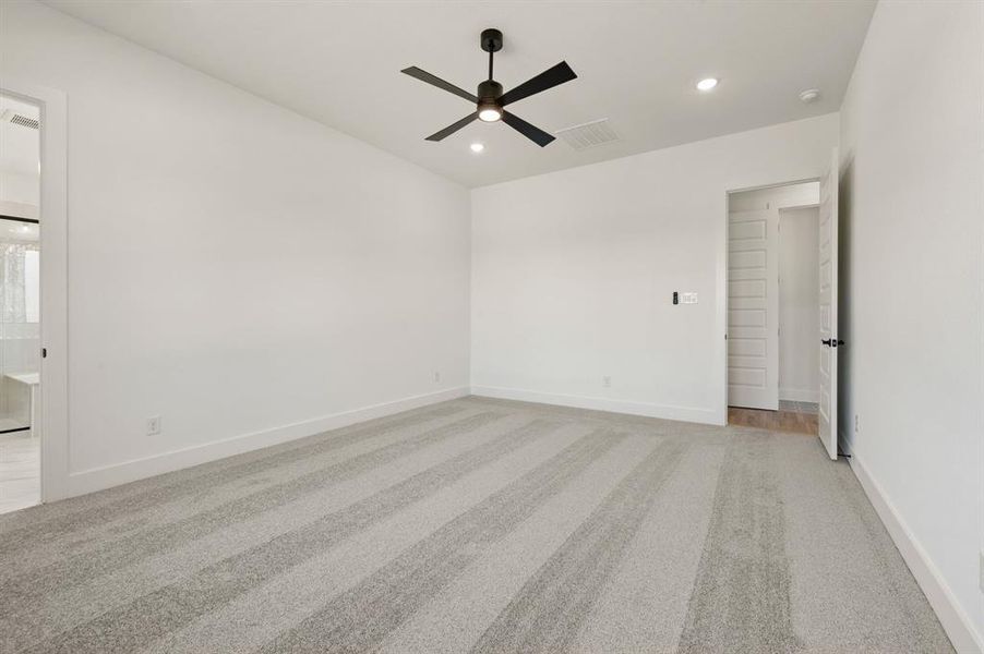 Spacious, unfurnished interior of a new home in Rocky Top Ranch, Reno (Image 30).