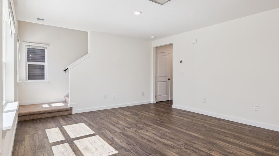 Spacious, unfurnished interior of a new home in Belhaven, Knoxville (Image 9).