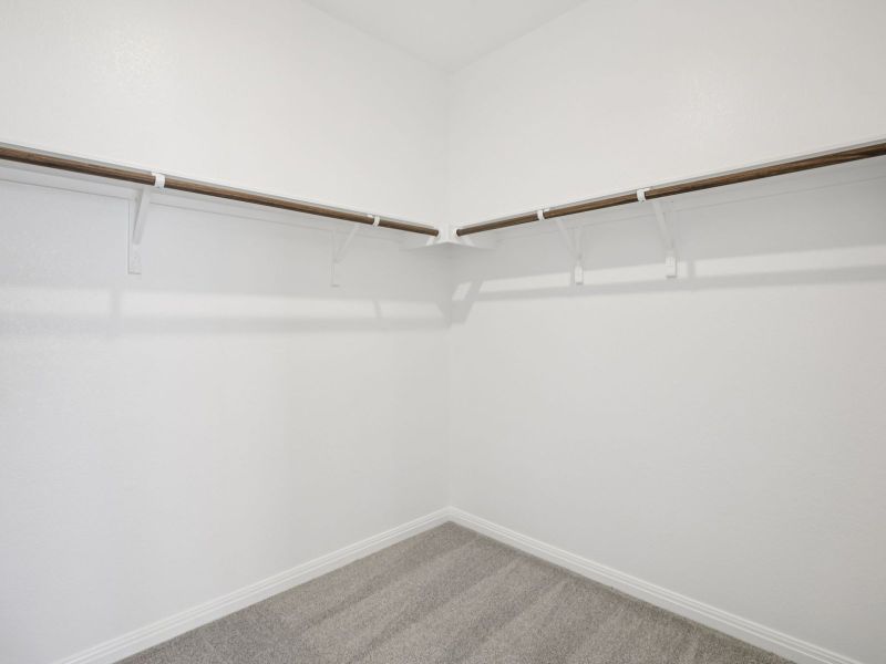 Spacious, unfurnished interior of a new home in Lexington Parke, Del Valle (Image 9).