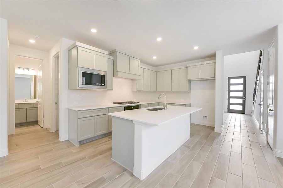 Furnished interior view inside a new home in Evergreen 40', Conroe (Image 11). Furnished interior view inside a new home in Evergreen 40', Conroe (Image 11).