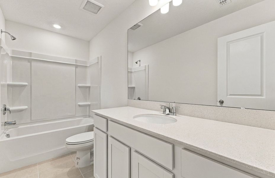 Furnished interior view inside a new home in Silverlake, Lake Alfred (Image 9).