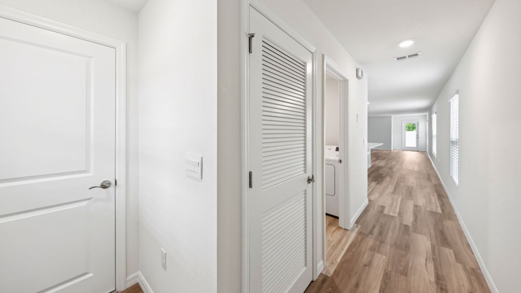 Representative unfurnished interior of a home built from the HARPER by D.R. Horton in Sherman Oaks, Brooksville (Image 18).