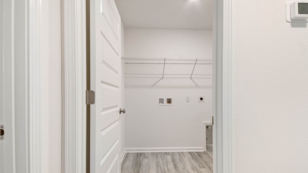 Representative unfurnished interior of a home built from the Ryder by D.R. Horton in Ashton Park Phase III, Freeport (Image 28).