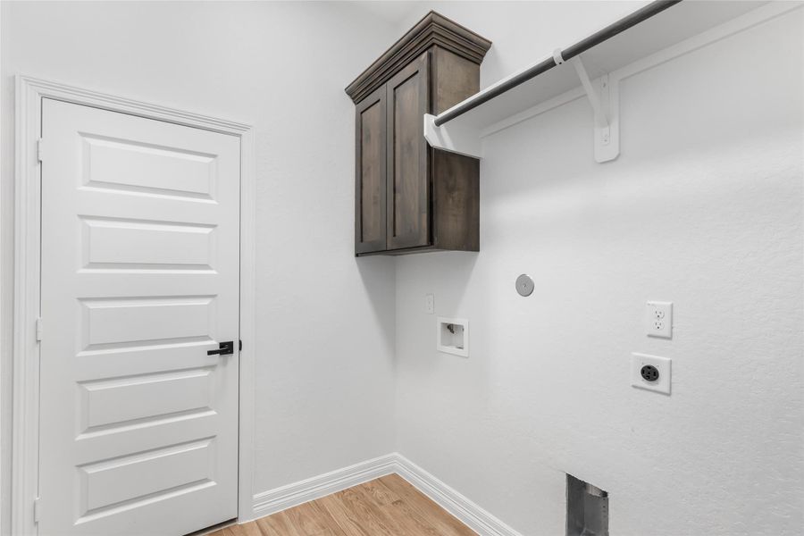 Spacious, unfurnished interior of a new home in , Anahuac (Image 34).