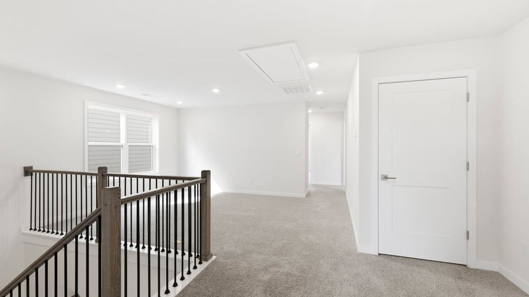 Spacious, unfurnished interior of a new home in Sycamore Cove, Woodruff (Image 27).