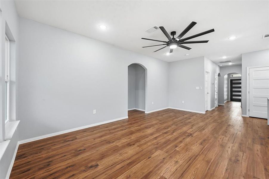 Spacious, unfurnished interior of a new home in , Farmers Branch (Image 24).