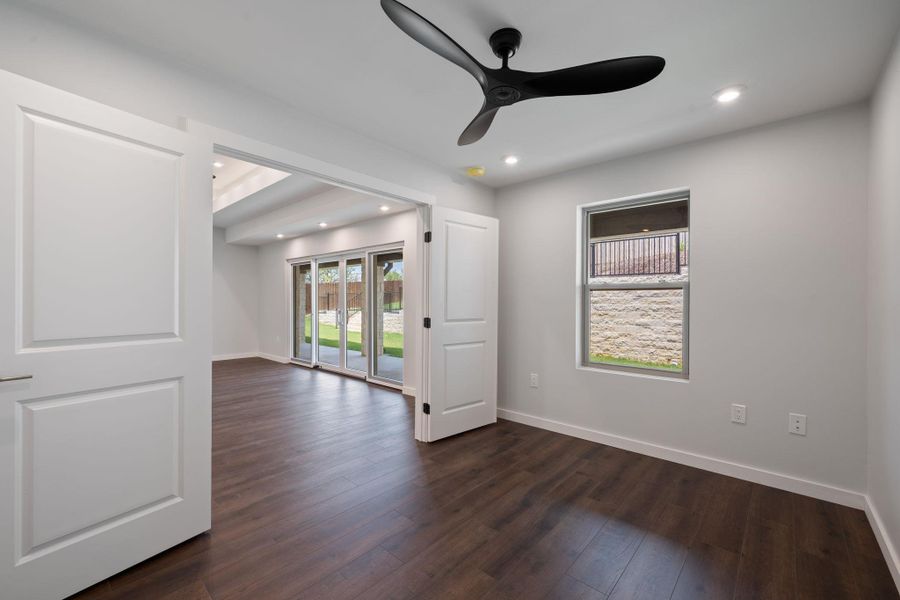 Spacious, unfurnished interior of a new home in , Burnet (Image 34).