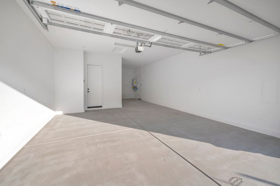 Spacious, unfurnished interior of a new home in Meridian at Northpointe at Vistancia, Peoria (Image 15).