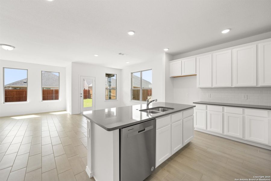 Image 11 of a home in Vista Ridge.