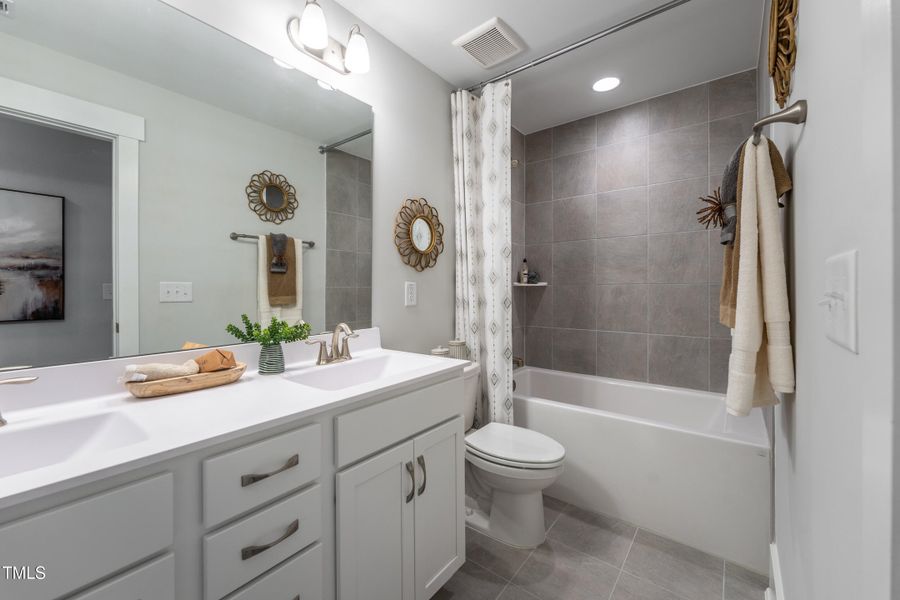 (46) Grayson by HHHunt Homes - Hall Bath