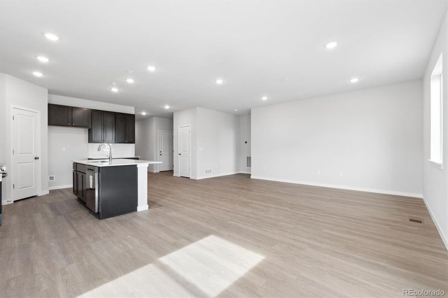 Spacious, unfurnished interior of a new home in Sweetgrass, Dacono (Image 19).