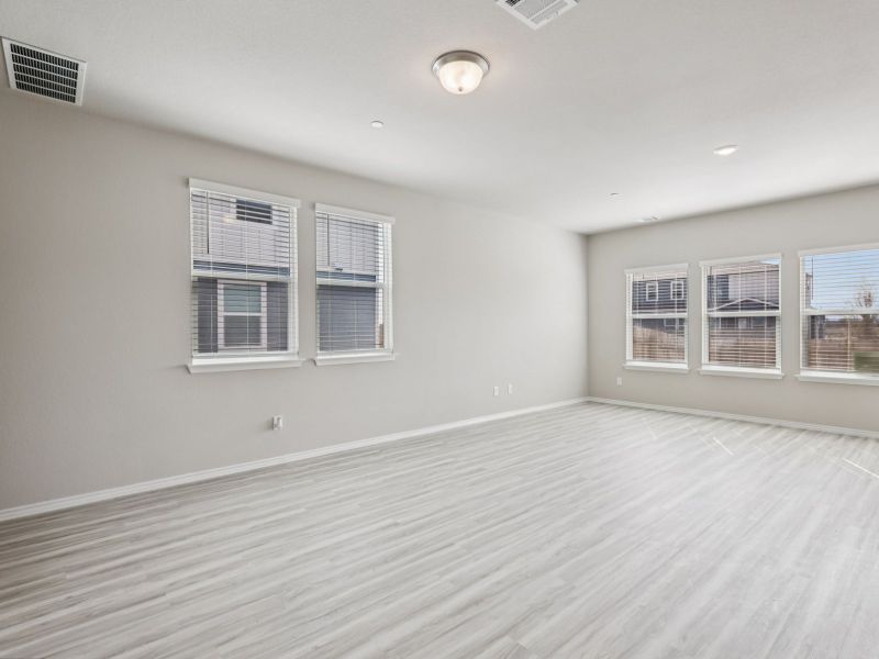 Spacious, unfurnished interior of a new home in Waterstone Village, Kyle (Image 7).