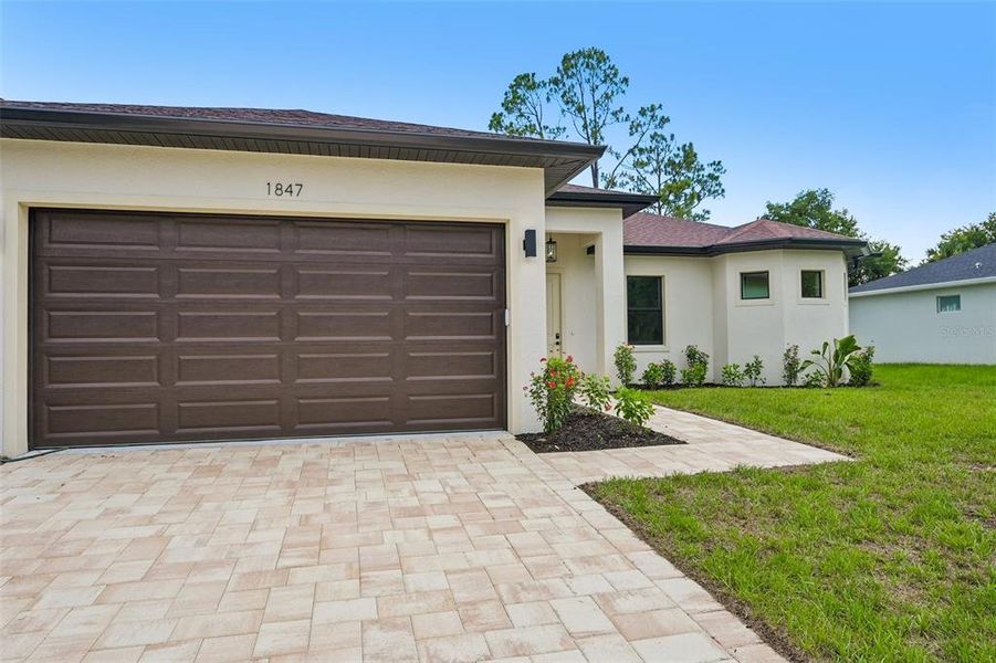 Exterior details and patio area of a home in , North Port (Image 18).