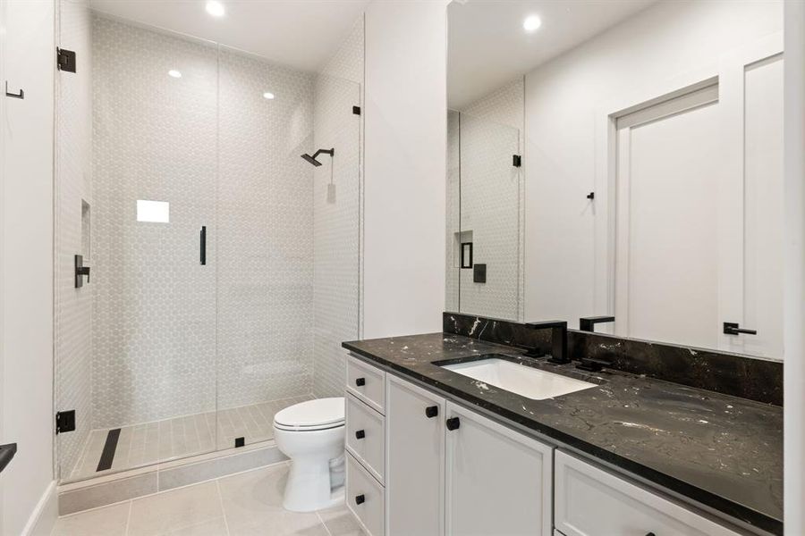 Furnished interior view inside a new home in , Dallas (Image 25).