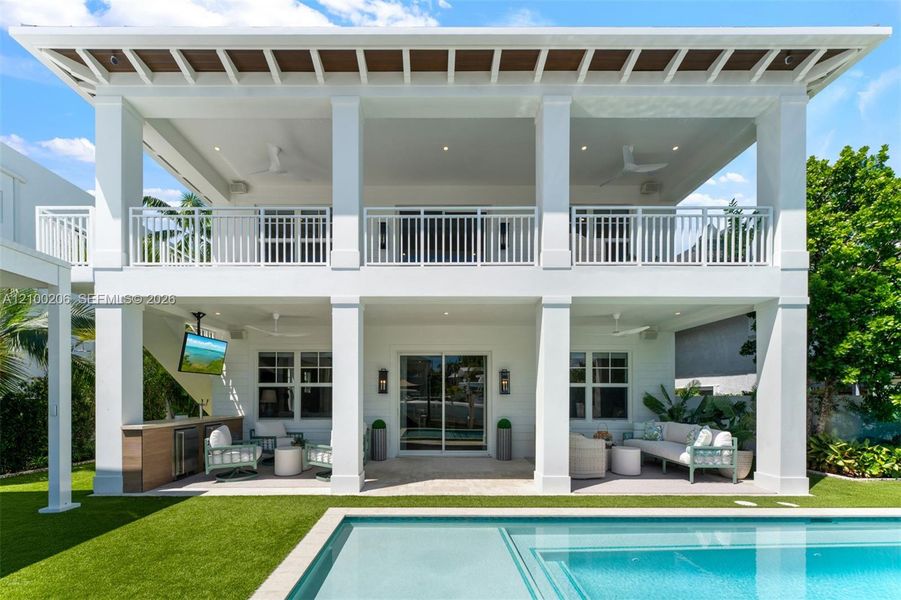 Exterior details and patio area of a home in , Tavernier (Image 35).