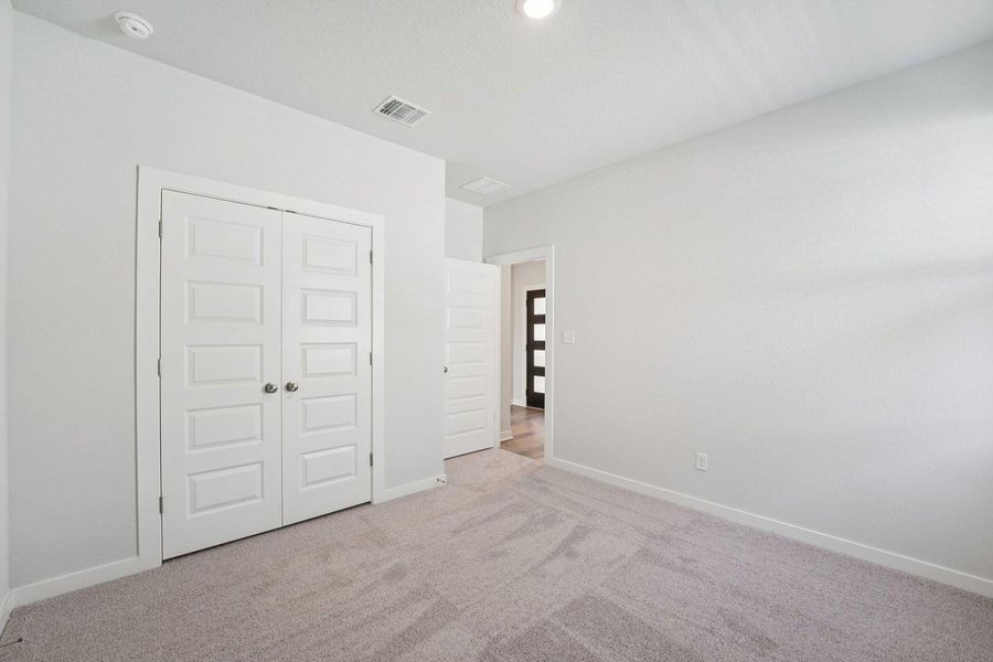 Spacious, unfurnished interior of a new home in Cloverleaf, Austin (Image 20). Spacious, unfurnished interior of a new home in Cloverleaf, Austin (Image 20).