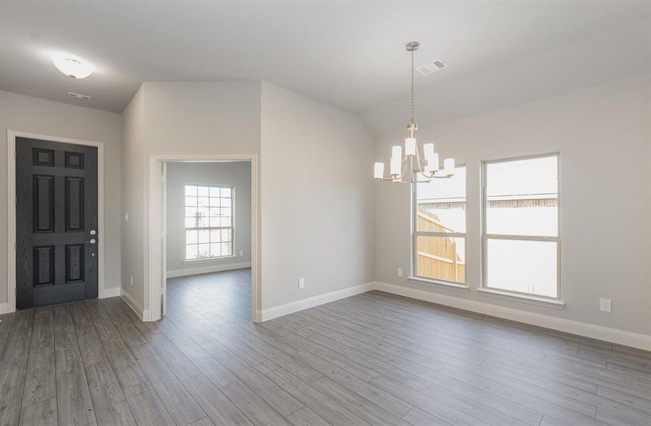 Spacious, unfurnished interior of a new home in Cole Crossing Estates, DeSoto (Image 13).