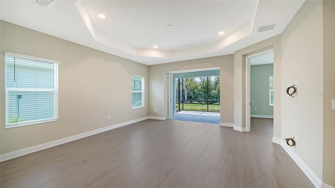 Spacious, unfurnished interior of a new home in Windward, Lakewood Ranch (Image 36).