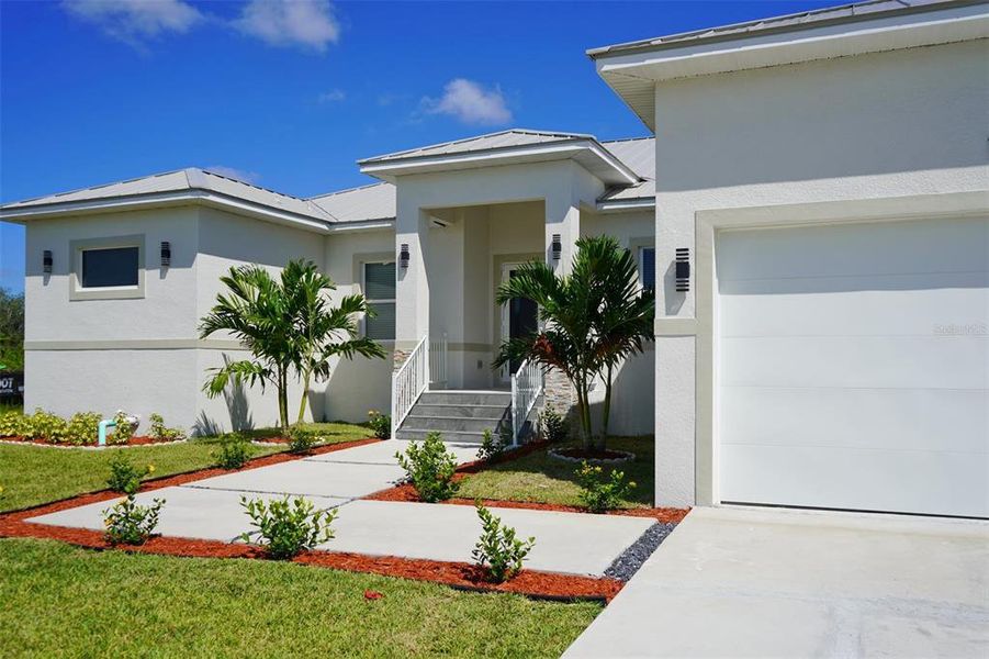 Exterior details and patio area of a home in , Port Charlotte (Image 3).