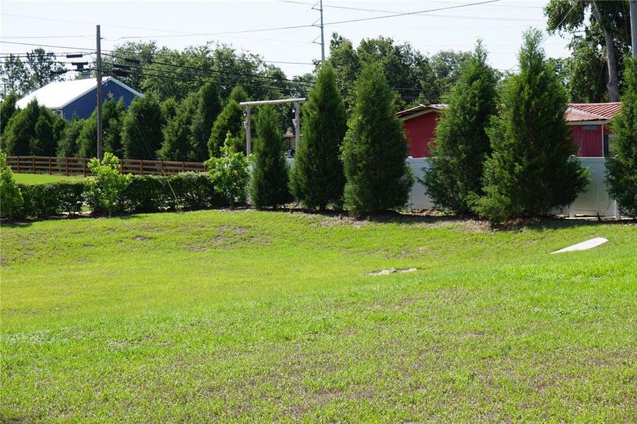 Exterior details and patio area of a home in Summers Cay, Thonotosassa (Image 22).